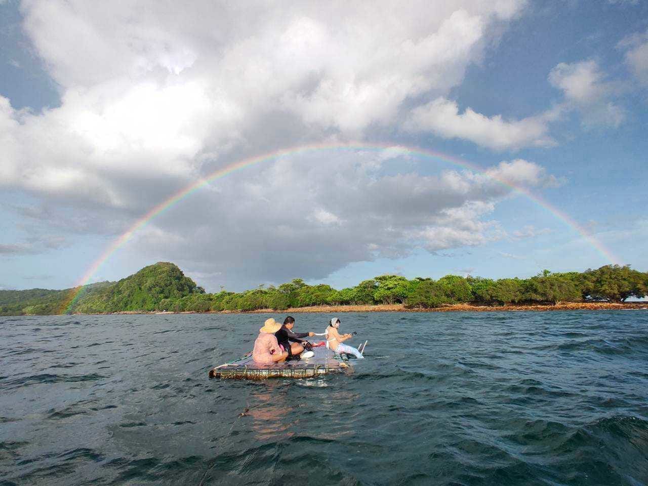 The sea raft — snorkelling, fishing and sunsets