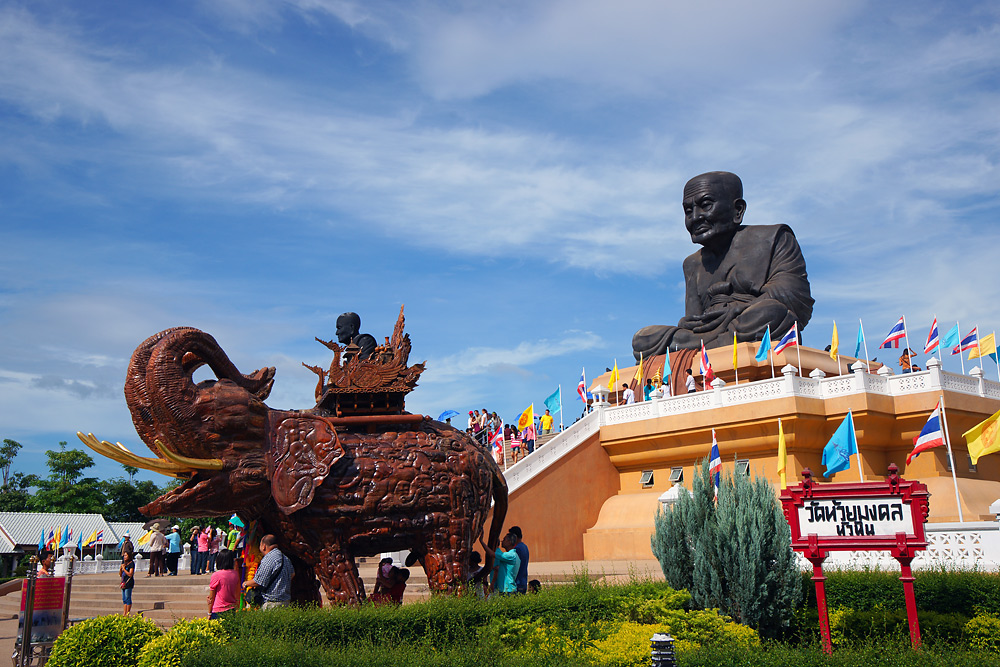 Wat Huay Mongkol temple grounds