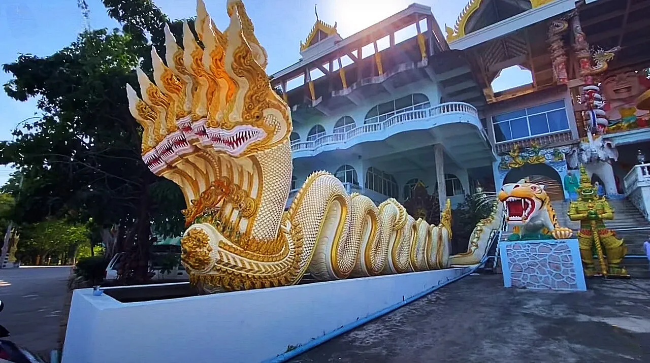 Wat Khao Itisukto temple